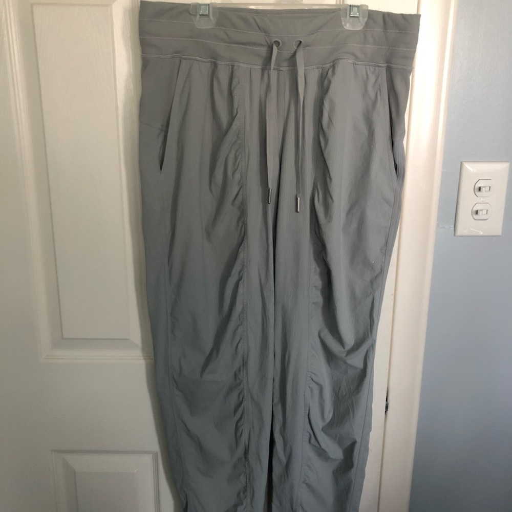 Lululemon silver jogger sz. 8
